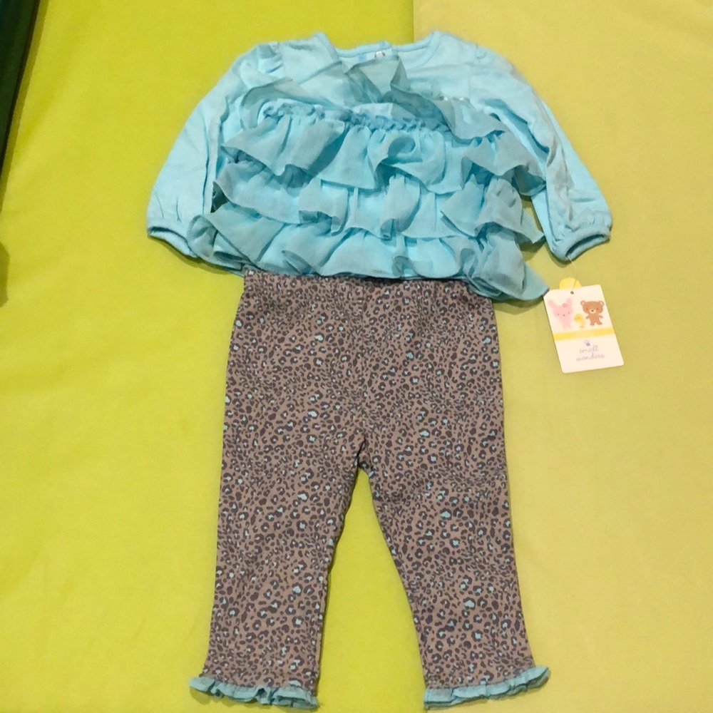 Coordinate. Shirt and leggings.